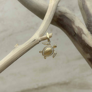 Alamea Gold & Diamond Sea Turtle Pendant